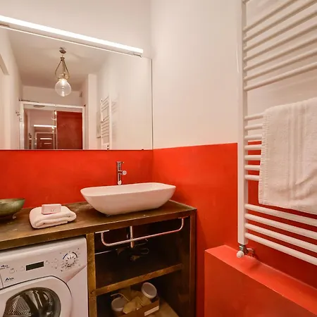 Paradiso - In Out 300m - Happy